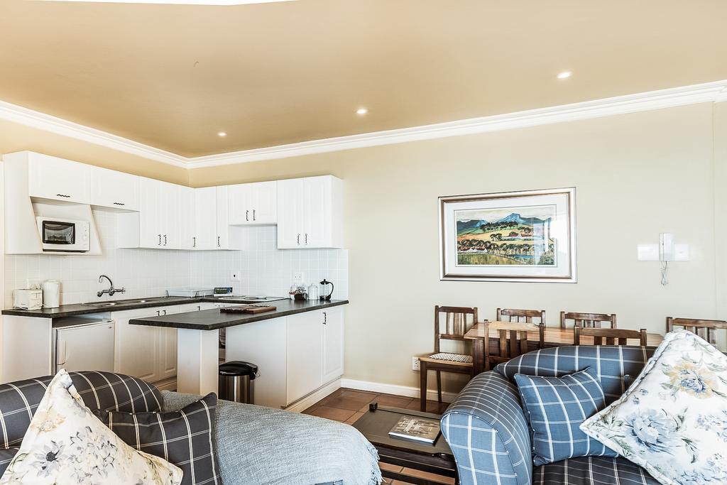 Highview Lodge Mossel Bay Bagian luar foto